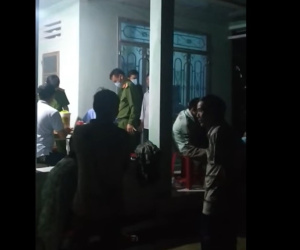 Phát hiện thi thể một phụ nữ đang phân hủy nặng trong căn nhà bỏ trống