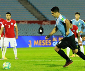 Suarez lập công, Uruguay thắng sát nút Chile