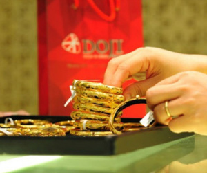 Giá vàng hôm nay 10/10: Tình thế khó lương, tiếp tục tăng