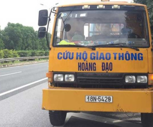 Xe cứu hộ đi ngược chiều trên cao tốc, tài xế bị phạt 17 triệu