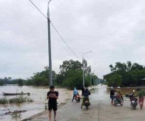 Dọn dẹp nhà sau lũ, 2 mẹ con bị điện giật tử vong