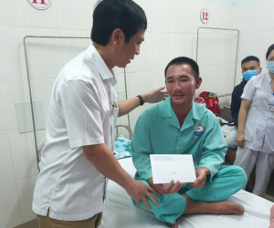 Lời kể của thuyền viên 4 ngày ròng rã bám ống khói tàu Vietship 01 mắc cạn trên biển