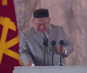 Biểu cảm bất thường của ông Kim Jong-un: Khóc khi phát biểu