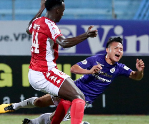 Trung vệ ngoại binh của TP.HCM: 'Tôi không phạm lỗi, Quang Hải quả là diễn viên giỏi'