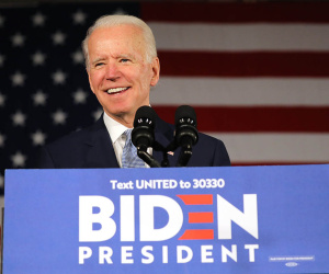 Tổng thống Trump chế giễu đối thủ Biden nói nhầm 'tranh cử vào Thượng viện'