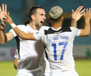 HAGL tan hoang hàng thủ trong trận gặp Hà Nội FC
