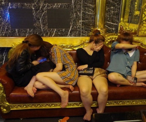 Gần 30 thanh niên 'thác loạn' ma tuý trong quán karaoke giữa mưa lũ lịch sử