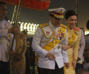 Hoàng quý phi Thái Lan đột ngột vắng bóng trong sự kiện hoàng gia, Hoàng hậu Suthida khẳng định vị trí của mình bằng chi tiết đầy tinh tế