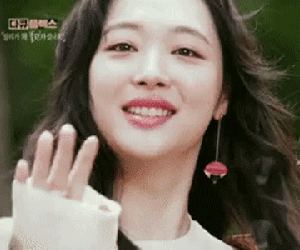 Đúng ngày này 1 năm trước, làng giải trí Hàn Quốc mãi mãi mất đi một Sulli xinh đẹp, rạng rỡ và thiện lương