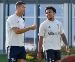 Thêm ngôi sao dính Covid-19, Juventus cách ly toàn đội