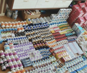Mua bán hàng xách tay vẫn tấp nập như chưa hề có mức phạt 200 triệu đồng