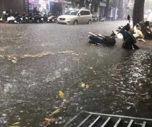 Dự báo thời tiết 15/10: Miền Trung có khả năng đón bão số 8, Hà Nội mưa to, trời lạnh
