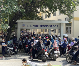 Sinh viên Đại học Kinh tế Quốc dân tung bộ ảnh 'chiếu trải' cực lầy lội, hỏi ra ý nghĩa càng ấn tượng hơn