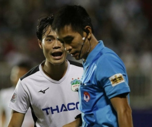 HLV HAGL: 'Cầu thủ bị ức chế nên thua Hà Nội'