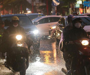 Dự báo thời tiết ngày 16/10: Miền Trung mưa dữ dội, miền Bắc lạnh kèm mưa