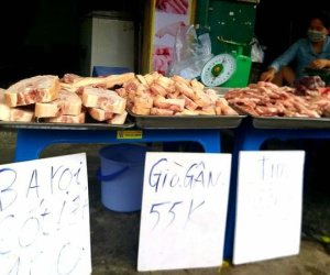 Thịt heo đông lạnh giá 'siêu rẻ' xuống đường