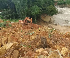 Sử dụng thuốc nổ để thông đường vào tìm kiếm 16 người mất tích ở Rào Trăng 3