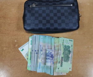 Hành khách bỏ quên ví Louis Vuitton có 350 triệu đồng tại sảnh sân bay Nội Bài