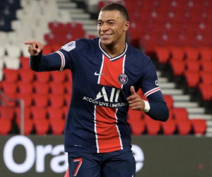 Mbappe rực sáng với cú đúp, PSG lên đầu bảng Ligue 1
