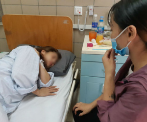 Hà Nội: Người phụ nữ cầu cứu trên giường bệnh sau nhiều lần đau đớn như 'chết đi sống lại' vì tiêm hóa chất làm đẹp 'lạ'