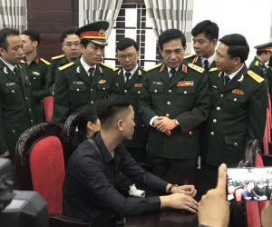 Vợ của ba liệt sĩ được nhận vào quân đội