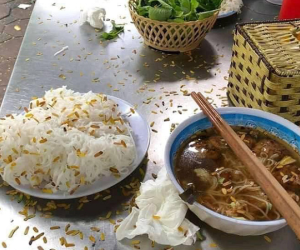 Nam sinh đen đủi nhất hàng bún chả: Tiết kiệm cả tuần mới dám đi ăn mà dính luôn 'vùng lá me bay'