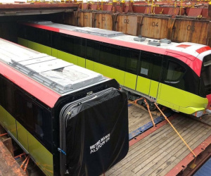 Đoàn tàu metro Nhổn - ga Hà Nội về cảng Hải Phòng