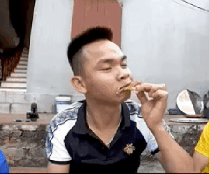 Bà Tân kỷ niệm được 4 triệu subscribe, dân mạng soi ra thêm một nhân vật 'ăn chực nói xạo'