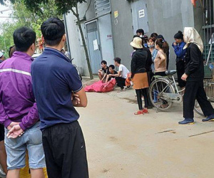 Bắc Giang: Phát hiện vợ cùng người đàn ông lạ trong phòng trọ, chồng vác dao truy sát khiến 2 người thương vong