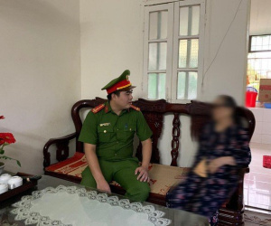 Cụ bà 80 tuổi lật tẩy hành vi của gã công an rởm