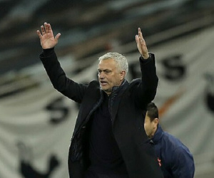 Mourinho chê học trò yếu tâm lý