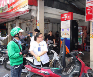 Cho doanh nghiệp ngoại tham gia bán lẻ xăng dầu: Miếng bánh không dễ xơi