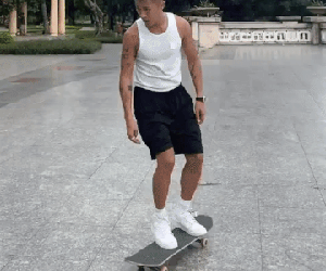 Instagram có anh trai trượt ván rất cool: Là ông chủ trẻ của shop thời trang, body căng cực và có bạn gái Tây siêu xinh
