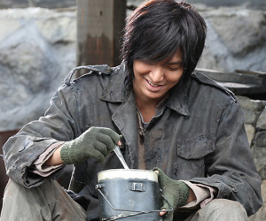 Thất bại ê chề với 'Quân vương bất diệt', Lee Min Ho làm trai nghèo trong phim Mỹ