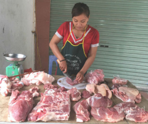 Thịt lợn ế ẩm cả năm, tiểu thương ngoài chợ đành phải giảm giá