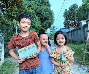Vòng tay yêu thương của Vinamilk đến với những cặp lá chưa lành