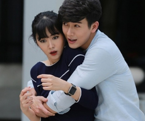 Nghe tiếng anh trai đang ở trong phòng người giúp việc, tôi báo ngay cho chị dâu biết, nào ngờ hành động của chị khiến tôi chết lặng