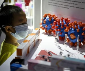 Thành phố Trung Quốc cấp vaccine Covid-19 thử nghiệm cho dân
