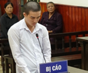 20 năm tù cho nam thanh niên đổ xăng đốt cha ruột tử vong