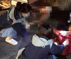 Xe máy lao vào gốc cây với tốc độ cao, văng xa 100 mét khiến 2 cô gái thương vong