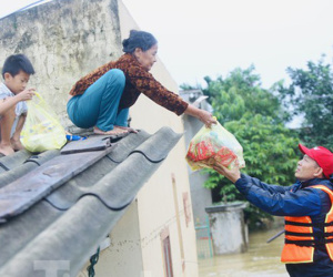 Sống trên nóc nhà, người dân Quảng Bình khắc khoải chờ lũ rút