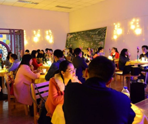 Cô gái đi xem mặt nhưng dẫn theo... 23 người ăn ké và cái kết khiến dân mạng xứ Trung dậy sóng