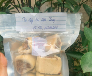 Cô sinh viên làm 20kg bánh chả ủng hộ miền Trung: 'Gì chứ sức thì em dư'