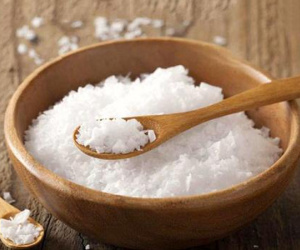Mỗi tối đi ngủ đều đặt bát muối ở góc phòng ngủ, cạnh cửa ra vào hoặc bên cạnh cửa sổ, sáng hôm sau bạn chắc chắn sẽ bất ngờ