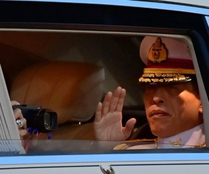 Vua Thái Lan 'bí mật nhập viện'