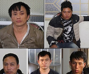 Vận chuyển 6 bánh heroin, lao thẳng xe vào công an