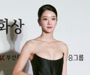 Diện váy o ép vòng 1, 'điên nữ' Seo Ye Ji lộ ngực trên thảm đỏ nhưng vẫn vô tư tạo dáng