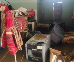 Khung cảnh nhà cửa tan hoang sau trận 'đại hồng thuỷ' ở Quảng Bình: Tài sản bị ngâm nước nhầy nhụa bùn đất, thóc mọc mầm, vật nuôi chết hàng loạt
