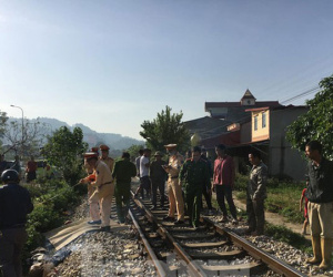 Mải nghe điện thoại, người đàn ông bị tàu hỏa đâm tử vong