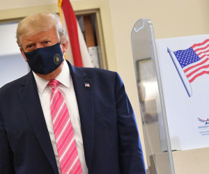 Tổng thống Mỹ Donald Trump đi bỏ phiếu sớm tại Florida